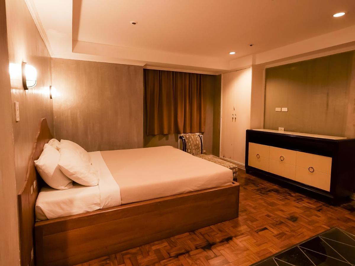 Connector Hostel Makati City Exterior photo