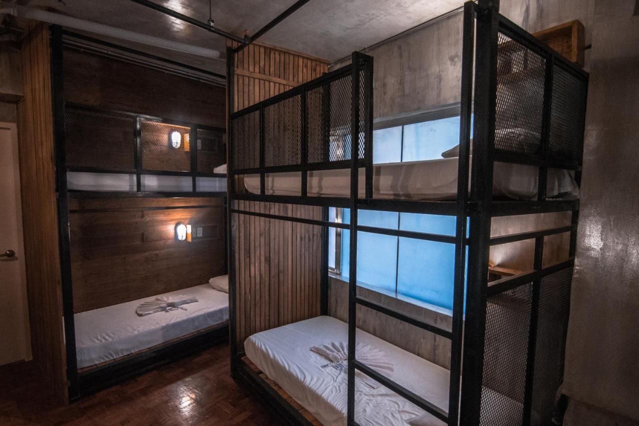 Connector Hostel Makati City Exterior photo