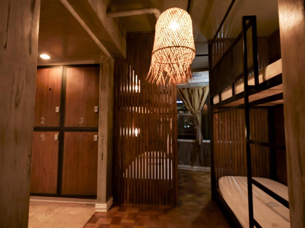 Connector Hostel Makati City Exterior photo